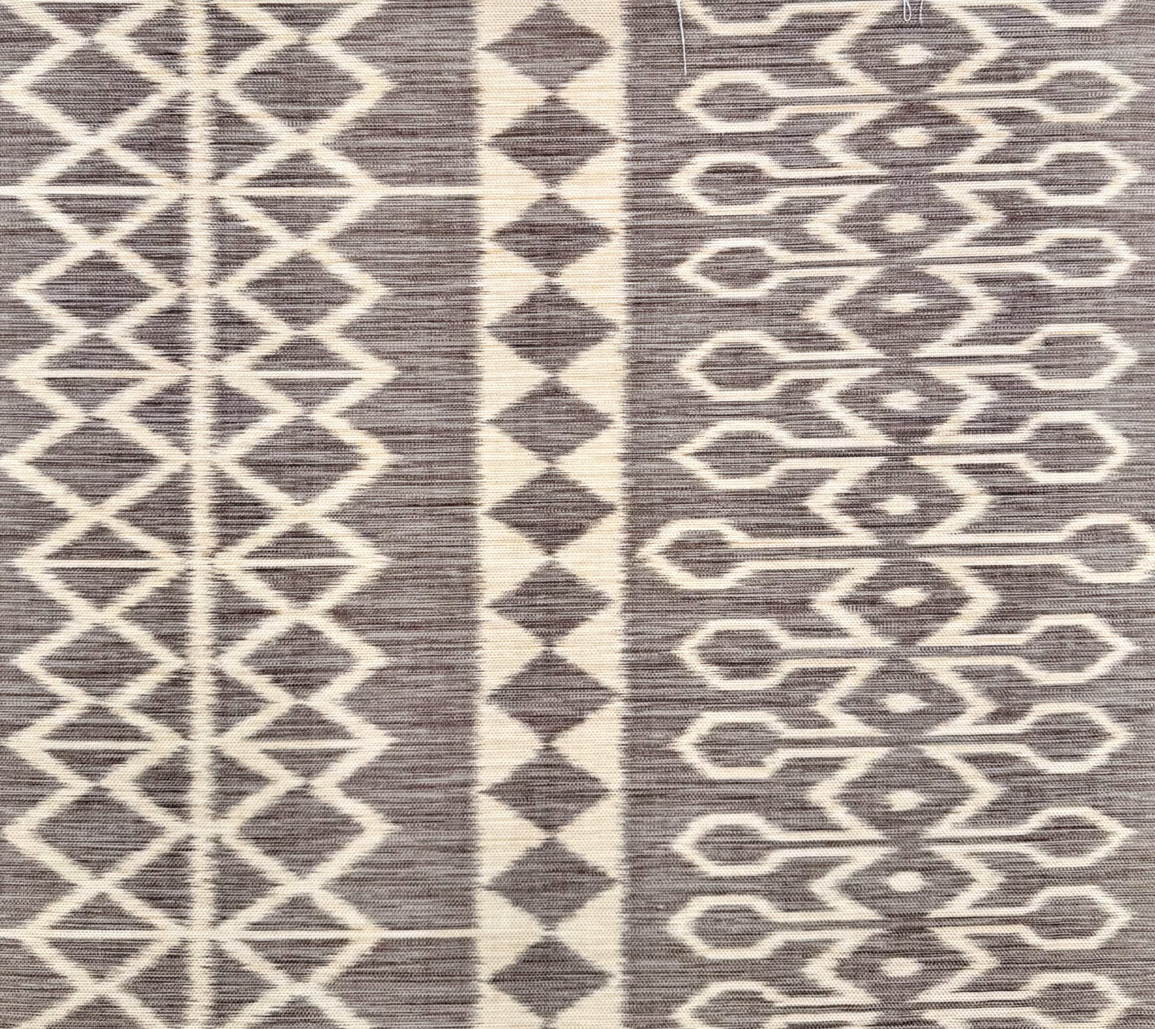 Textile with geometric pattern in gray and white