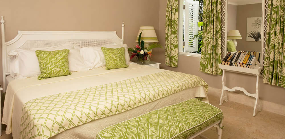 Lyford-Diamond-bedding-Fiorentina-pillows-and-bench-Martinique-curtains-Cobblers-Cove-Sue-Williams